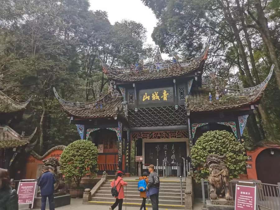 1-Day Mount Qingcheng and Dujiangyan Irrigation System Tour - From Chengdu to Qingcheng: why the timing works