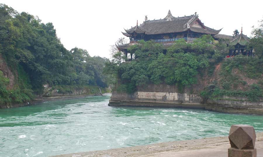 1-Day Mount Qingcheng and Dujiangyan Irrigation System Tour - Mount Qingcheng’s Front Mountain: Taoist landmarks with a clear route