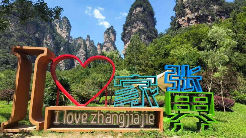 1-Day Private Tour to Zhangjiajie Highlights - Why Zhangjiajie’s Pillars Feel Like Another Planet