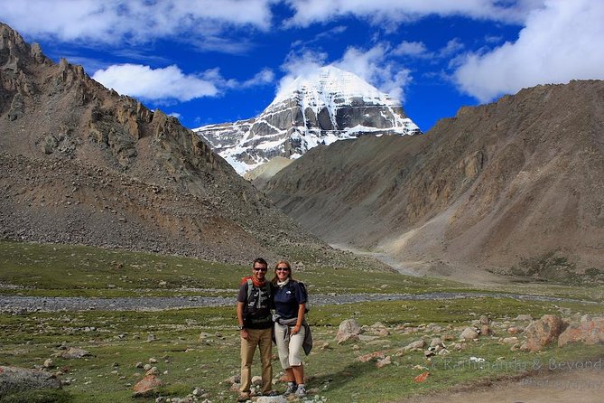15 Days Mt Everest and Mt Kailash Kora Pilgrimage Group Tour - The drive to Shigatse: Yamdrok Yumtso and the “holy lake” stop