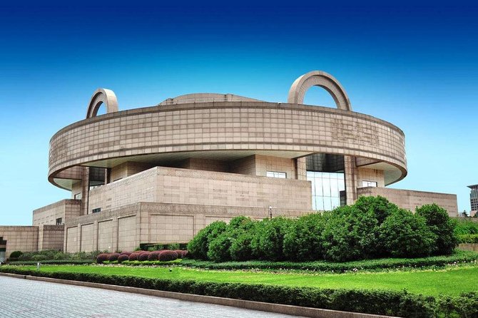 2-Day Shanghai Highlight Tour Combo Package - Day 2: Oriental Pearl Tower Views and Yuyuan Garden’s Old-School Charm