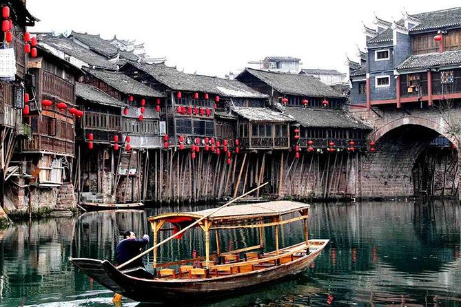3-Day "A Bite" Of Mysterious West Hunan Tour (Zhangjiajie+Fenghuang) - Day 2: Fenghuang Ancient Town and Golden Whip Brook Without the Mountain Burn