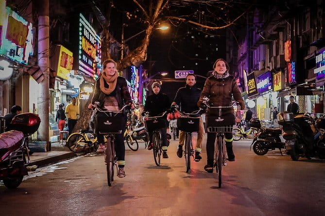 3-Hour Private Customized Shanghai Night Tour - What the guide adds beyond the photos