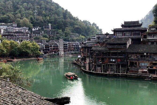 4-Day Private Zhangjiajie Tour: Avatar Mountains & Glass Bridge - Yangjiajie: streams, valleys, and the Natural Great Wall