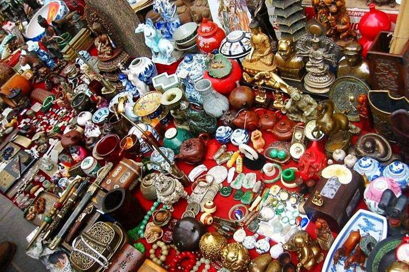 4-Hour Private Shanghai Shopping Tour with Local Expert - Old Town Bazaar: Souvenirs, Tea, Pearls, Porcelain, Jade, and More