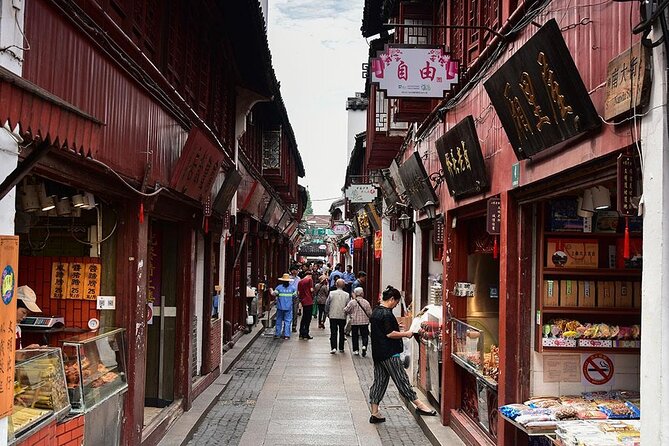 4-Hour Qibao Ancient Water Town Private Tour with Metro Experience - Street food and the water market vibe: how to enjoy without wasting time