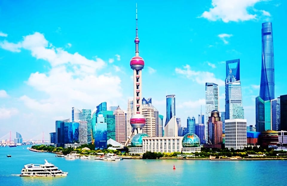 4-Hour Shanghai City Private Tour by German-Speaking Guide - The Bund walk: lover’s wall and a skyline that mixes eras