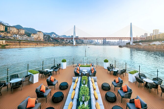4D3N Yangtze River Cruise: Chongqing to Yichang by Century Cruise - Ships and onboard service: what Century Cruises gets right
