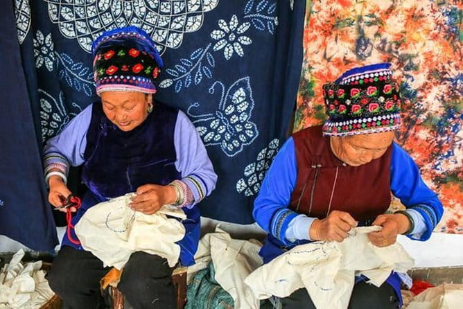 8 Days Private Yunnan Highlight Tour - Day 1 in Kunming: Airport pickup and a no-pressure start