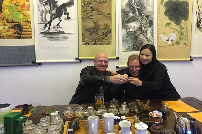 All-Inclusive Private Day Tour: Best Shanghai w/ River Cruise - Lunch at a century-old restaurant: a real break in the schedule