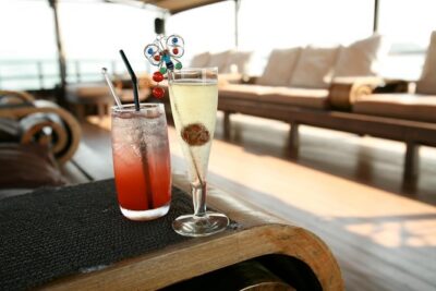 Aqua Luna: Evening Cruise at Victoria Harbour Hong Kong - Traditional Junk Comfort, Built for Night Views