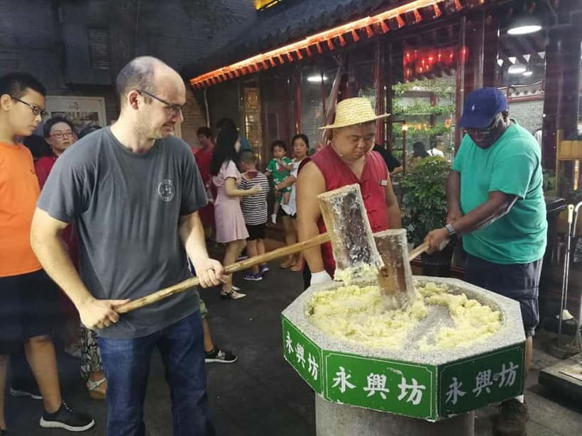 Authentic Old Xi'an Back Alley Food Tour - Hidden lanes tasting stretch: variety without the tourist bottleneck