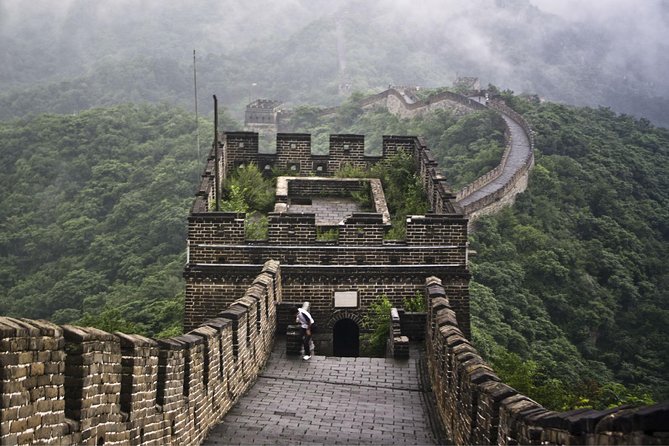 Beijing Group Coach Tour to Mutianyu Great Wall Without Lunch - Photo ops and watchtowers: how to get good shots without getting stuck