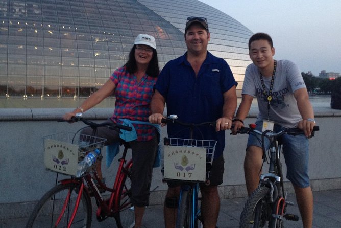 Beijing Highlights-Private Beijing Bike Tour - Shichahai Lake Park and Jingshan Park: when the city slows down