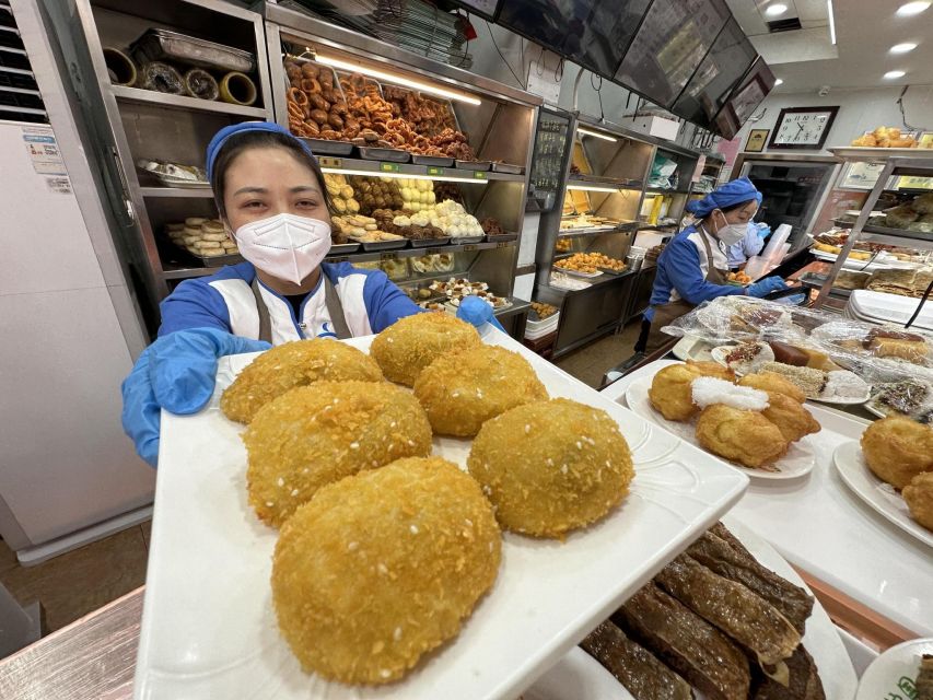 Beijing: Hutong Private Culinary Walking Tour - Getting to the lanes: hotel pickup, car option, and subway reality