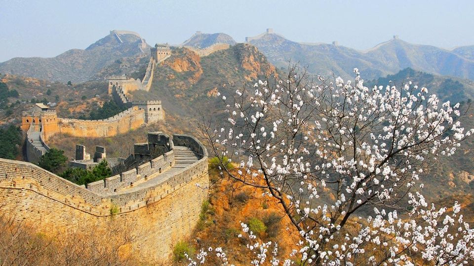 Beijing: Jinshanling and Simatai Wall&Gubei Watertown Tour - Lunch and dinner: a local meal break that keeps momentum