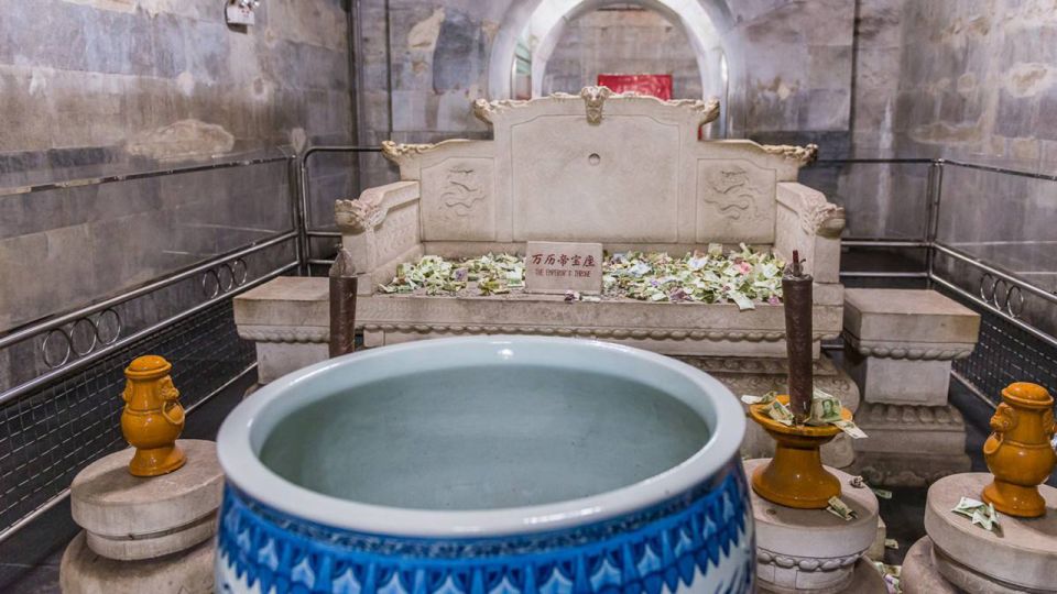 Beijing: Longqing Gorge, Ming Tombs & Lunch Private Day Tour - The English guide: turning symbols into plain explanations