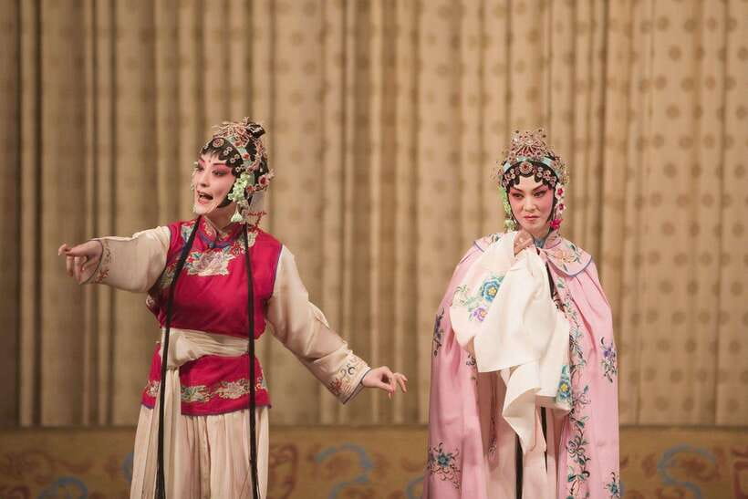 Beijing: Must-See Peking Opera at Liyuan Theatre Ticket - The Performance Itself: Classic Scenes, Expressive Acting, and English Clues