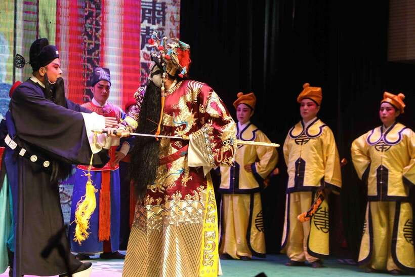 Beijing: Must-See Peking Opera at Liyuan Theatre Ticket - Theatre Comfort and Room Vibe: Old Building, Strong Atmosphere