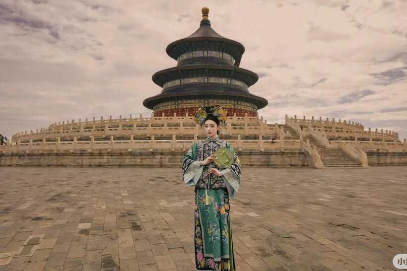 Beijing: Must-Try Chinese Ancient Costume Rental& Photoshoot - The photoshoot near the Forbidden City moat: what you get and how it feels
