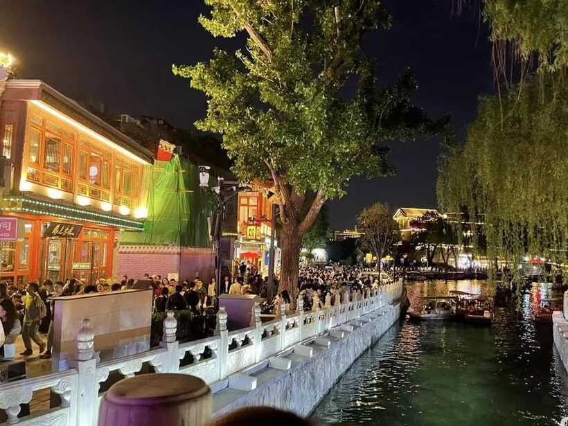 Beijing: Private Layover City Night Tour - Shichahai Scenic Resort and Yandaixiejie: the night atmosphere you came for
