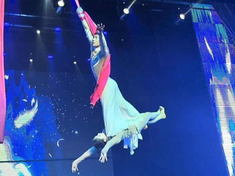 Beijing: Qinle Palace Acrobatics Show Ticket - Diabolo Meets Ice Skating and Other Hybrid Tricks