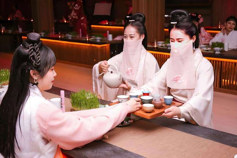 Beijing Royal Dinning Experience with cultural performance - Courtyard photos and the seasonal vibe: more than window dressing