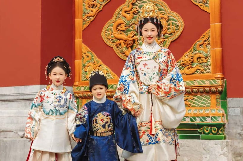 Beijing Traditional Hanfu Experience & Photoshoot for Groups - Should you book this Hanfu photoshoot near the Forbidden City moat?