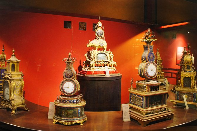 Beijing's Forbidden City with Special Viewing of Treasure Gallery and the Great Wall Ruins at Badaling - Lunch break: Peking duck banquet, plus what to watch for