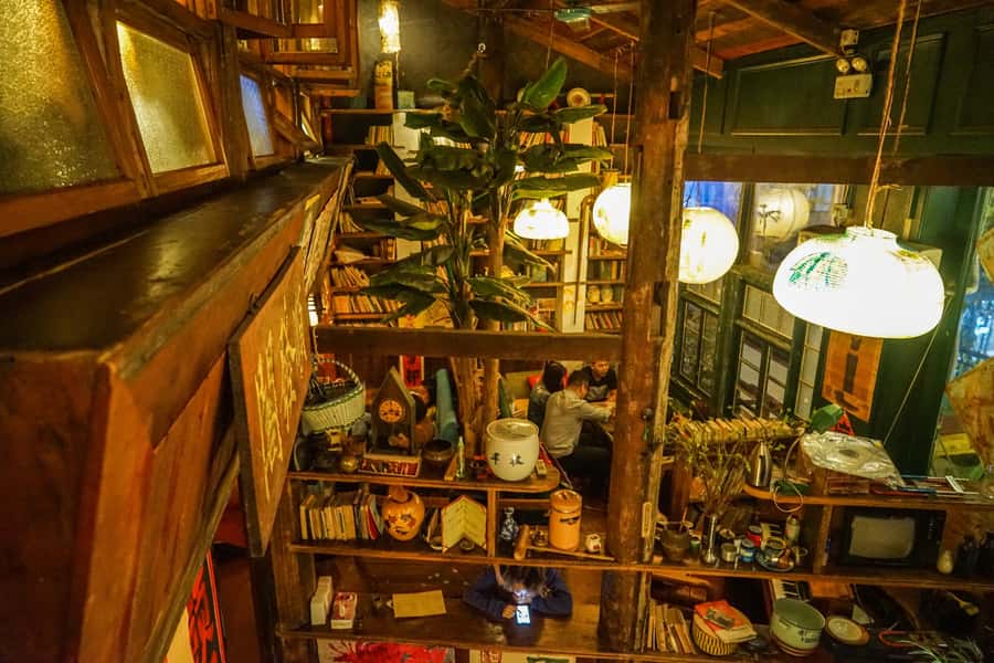 Chengdu: Hidden Dishes and Beers UNESCO Food Evening Tour - Stop 5: the local bar with microbrews and daily wine choices