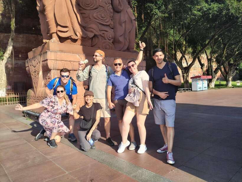 Chengdu: Leshan Grand Buddha Full-Day Private Trip - The on-site walking route: shoulders, cliff path, and the feet view