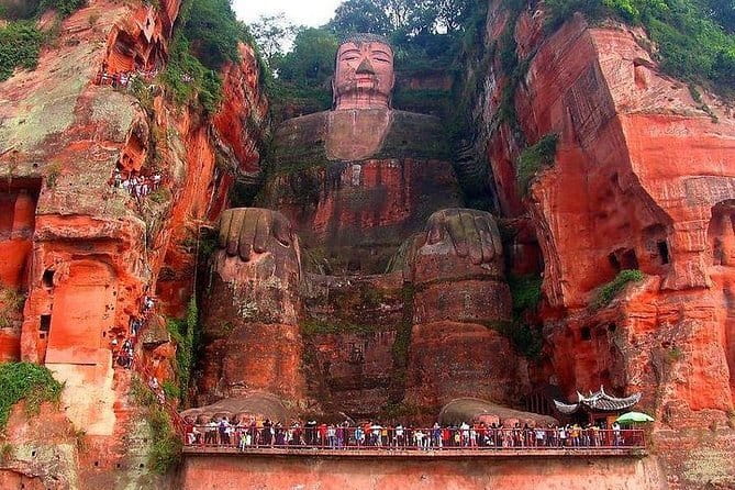 Chengdu Private Day Tour to Emei Mountain with Lunch and Cable Car Ride - Lunch at the Golden Summit: where the included meal helps