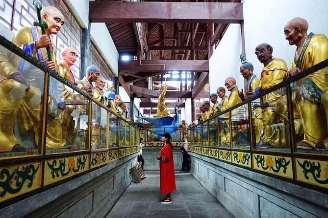 Chengdu Private Day Tour to Emei Mountain with Lunch and Cable Car Ride - Crowd strategy: how to have a calmer day on a popular route
