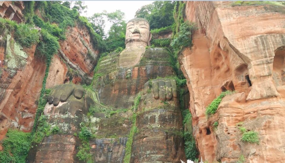 Chengdu Private Tour of Leshan Buddha and Panda Base - Sichuan lunch before Leshan: one meal that can make the whole day smoother