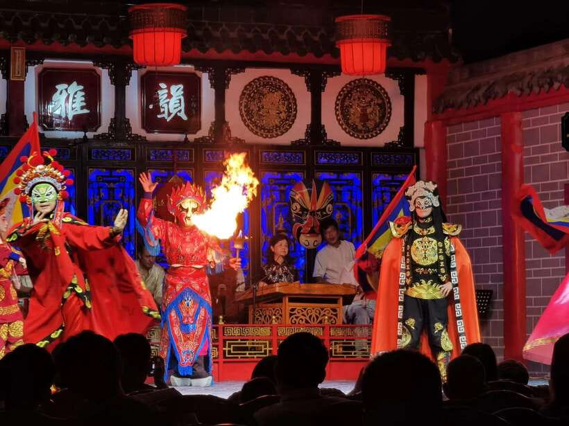 Chengdu: Sichuan Opera Face-Changing and Acrobatics Show - Key things to know before you go