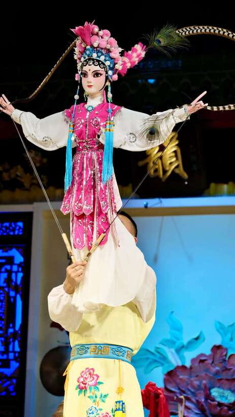 Chengdu: Sichuan Opera Face-Changing and Acrobatics Show - Can you enjoy it without knowing Chinese?