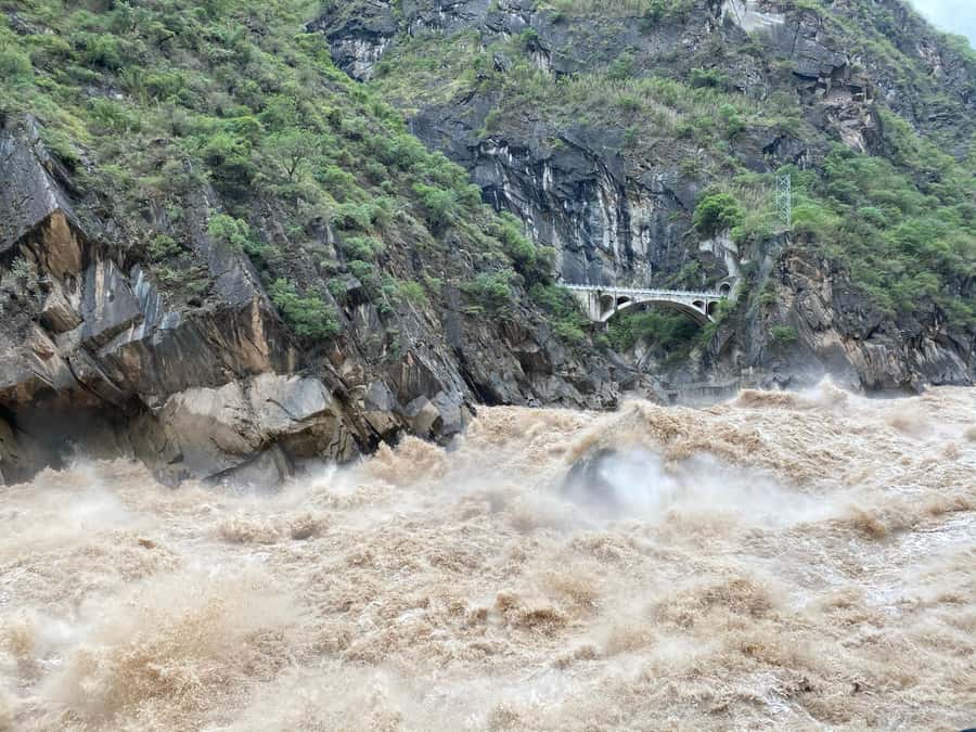 China Shangri-La Tiger Leaping Gorge : A Canyon Adventure - Qiaotou lunch: Naxi Chinese food and what to expect