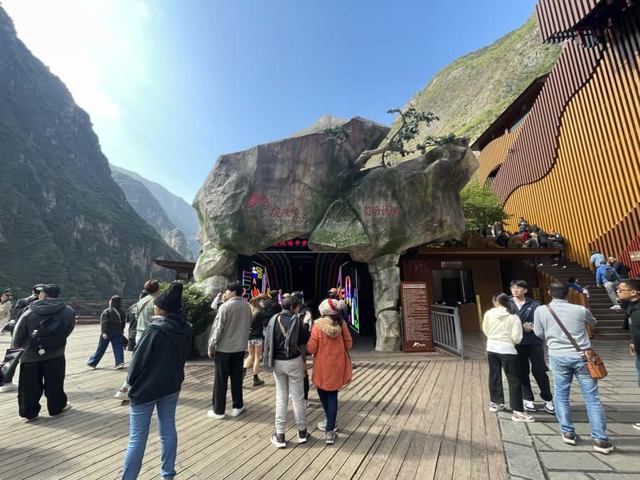 China Shangri-La Tiger Leaping Gorge : A Canyon Adventure - Price and value: about $104 per person