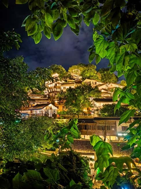 Chongqing: Magic Night View and Secret Viewing Spots Tour - Break time and one more viewpoint: the pacing that prevents photo fatigue