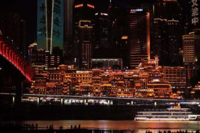 Chongqing Private City Tour: Must-Sees All-in-One - Getting picked up and oriented in Yuzhong (before the hills swallow you)