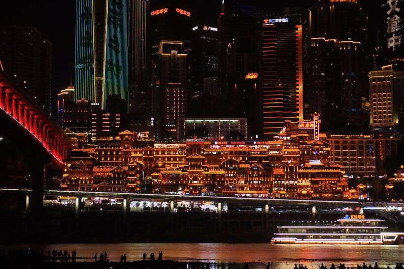 Chongqing Private City Tour: Must-Sees All-in-One - Getting picked up and oriented in Yuzhong (before the hills swallow you)