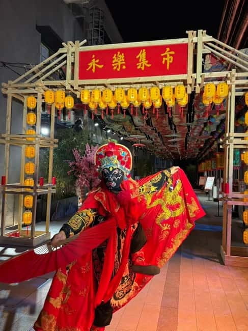 Chongqing: Qingyu Banquet Experience with Show and Dinner - Costumes and makeup: what’s included vs. what you may add on