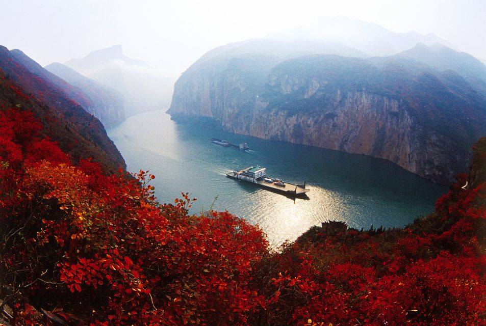 Chongqing: Yangtze River Cruise with Meals and Accommodation - Day 1 in Chongqing: airport or rail pickup, evening boarding, captain welcome dinner