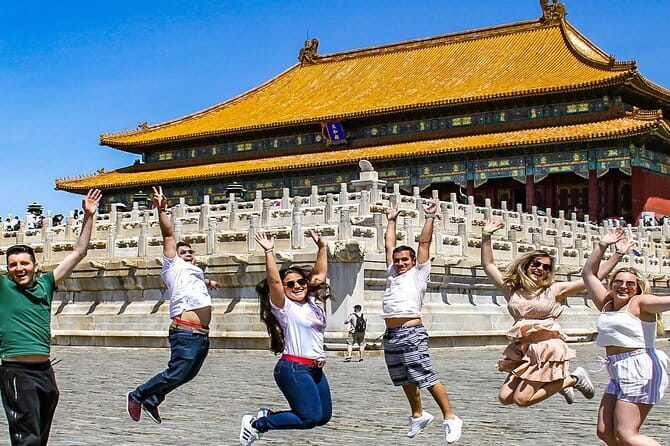 Din Tai Fung Dinner and VIP Class River Cruise Experience in Shanghai - Guides make or break a short private tour