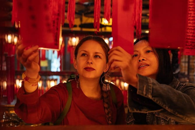 Experience Hong Kong in 1 day: discover the best - Wan Chai Market: daily life, food stalls, and herbal aisles