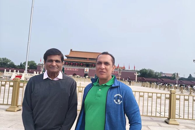 Explore Beijing's Tiananmen,Forbidden city andMutianyu with guide - Walking from Tiananmen to the Forbidden City