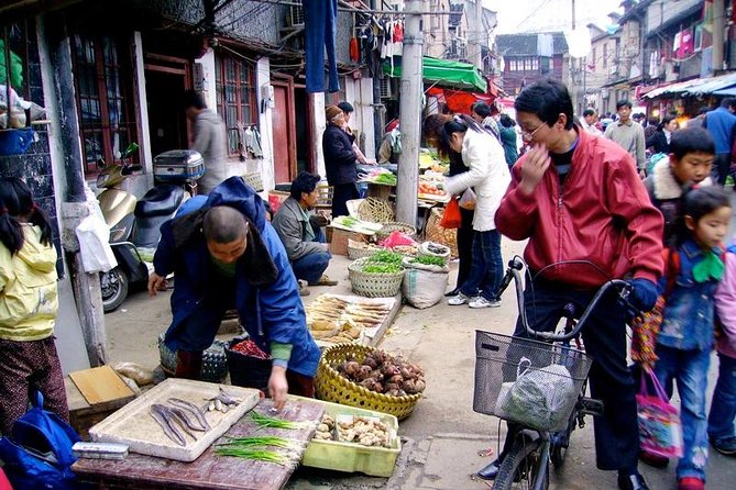 Explore Shanghai Ancient Downtown with Authentic Local Food - Getting rolling: meeting near Luxun Park and keeping it simple