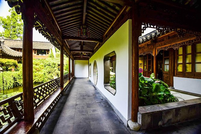 Fast Pass Priority: Hangzhou Essential Day Tour with Authentic Lunch - Qinghefang Ancient Street: old Hangzhou for shopping and snacks