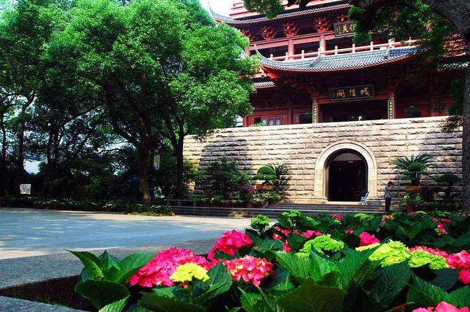 Flexible Hangzhou Private Day Tour with Lunch - Comfort and logistics: pickup, shoes, and all-weather planning