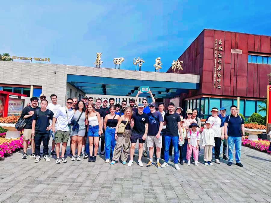 From Beijing:Mutianyu Great Wall BusTour-8AM/9AM/10AM/3:30PM - The ride and the guide onboard: what the guide actually does